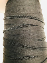 Carica l'immagine nel visualizzatore di Gallery, No.3 Continuous Upholstery Chain Zipping - Black