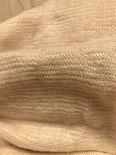 Cargar imagen en el visor de la galería, Close up of stockinette