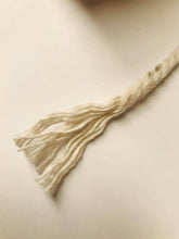 Cargar imagen en el visor de la galería, Our high-quality washable upholstery Piping Cord is dry cleanable & machine safe.