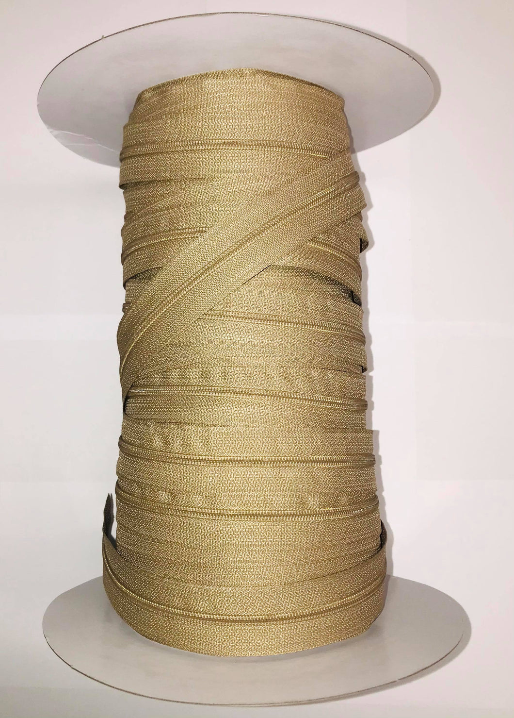 Our quality continuous beige zip is Ideal for all of your upholstery and sewing needs.    No 3 standard zip is ideal for scatters & Cushion covers.    